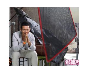黄晓明倾力诠释天梭大片 展现不凡风度