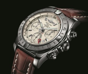 旅行者的完美礼物 百年灵Chronomat 44 GMT世界时间终极计时腕表