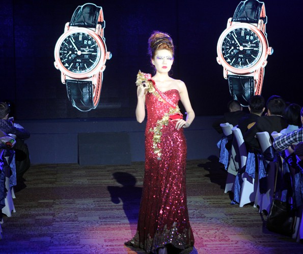 亨吉利携手并肩雅典在北京举行2014年最新款电子万年历腕表公布宴会