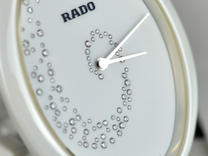 钻石与陶瓷极致撞击 品评雷达依莎系列产品手感腕表