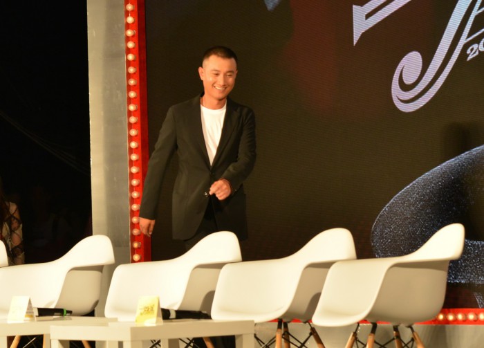 无机可乘：姜文导演佩戴蕾蒙威腕表出席电影《一步之遥》首次媒体见面会
