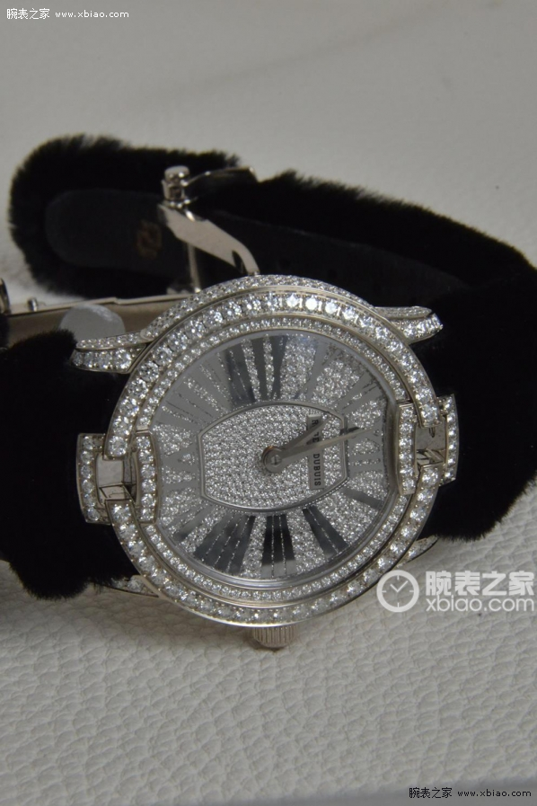 罗杰杜彼发布Velvet Haute Couture Mink Fur腕表