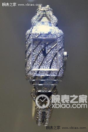 粼粼波光 积家超凡复杂工艺系列女装丝链雪花镶嵌双面翻转腕表
