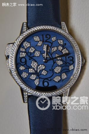 奏响时间旋律  积家约会系列常春藤三问腕表