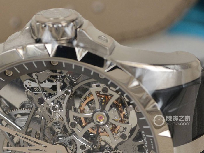 复杂机械 品评罗杰杜彼Excalibur系列白金镂空双航行陀飞轮手表