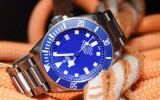 首批配备帝舵自主机芯 帝舵领潜型 （Pelagos）配备新增配色哑光蓝