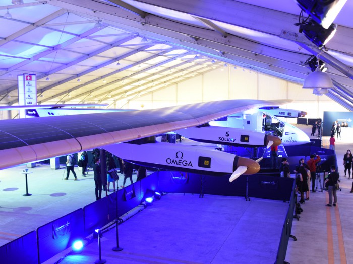 欧米茄助推 “阳光动力” 全世界第一架太阳能发电驱动力飞机取得成功到达南京市