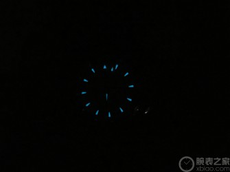 如此优雅的夜光 欧米茄海马