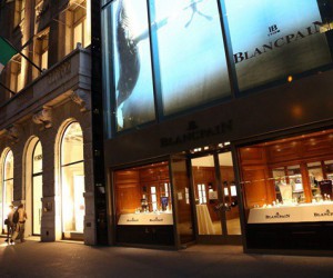 宝珀于纽约第五大道精品店现场演绎精湛雕刻工艺