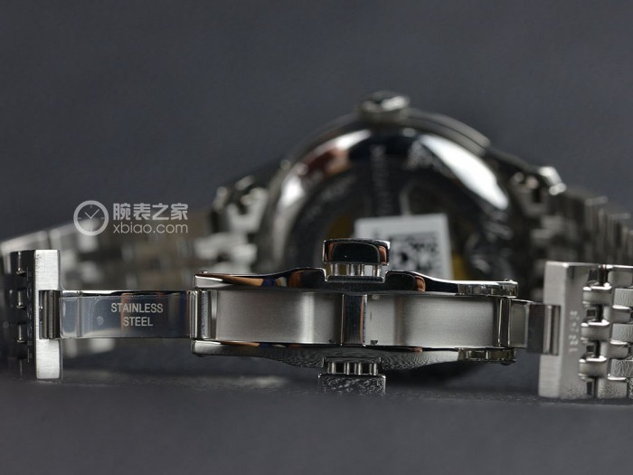 雅致传统式 品评天梭力洛克系列精钢腕表