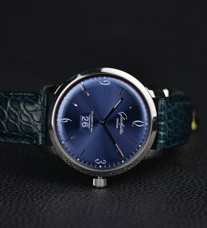 时光荏苒|经典复古时尚 品评格拉苏蒂原创设计六十年代大日历腕表