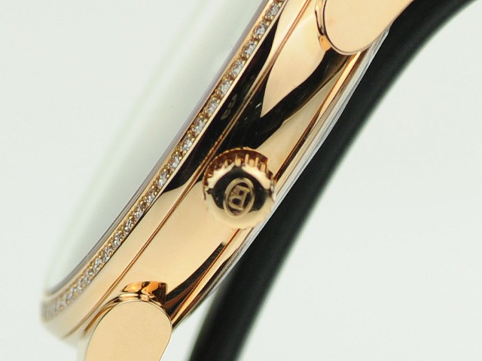 浑然一体 品评帕玛强尼Tonda 1950珍珠母贝腕表