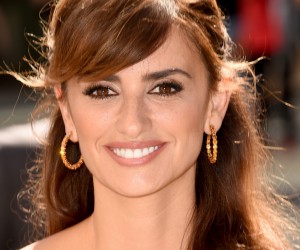 西班牙著名影星佩内洛普·克鲁兹(Penelope Cruz)佩戴Chopard萧邦亮相多伦多电影节 