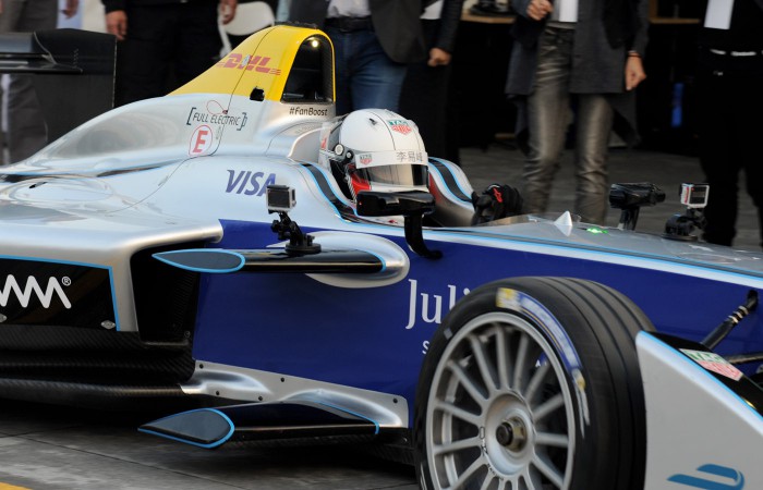 继写与Formula E的新篇章 泰格豪雅品牌大使李易峰接纳极速挑战