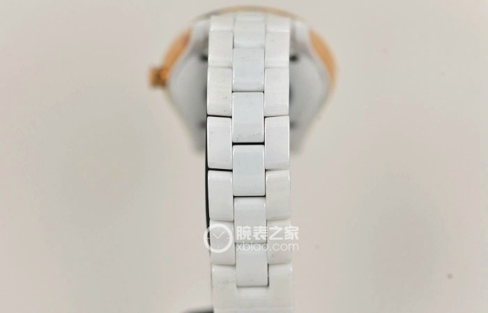 雅致时尚潮流 品评雷达探测皓星系列产品白色镶金腕表