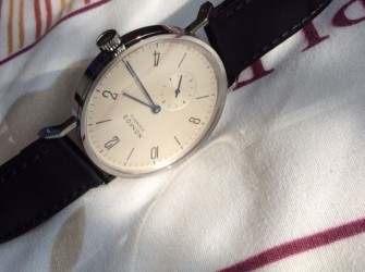 越看越喜欢 NOMOS 164