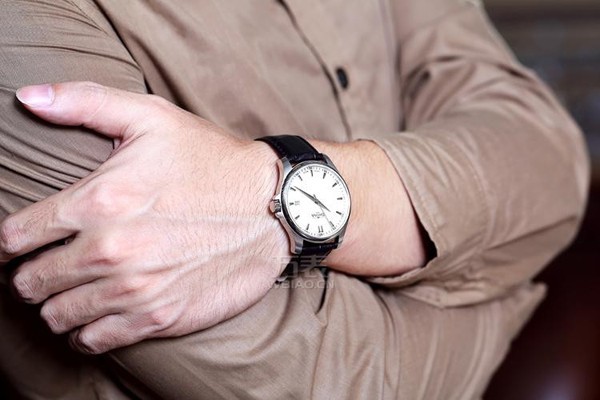 手表该带哪只手?-手表带在左手和右手分别有什么意义？