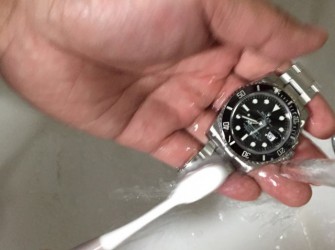 脏乎乎的 给朕的劳力士黑水鬼洗洗澡