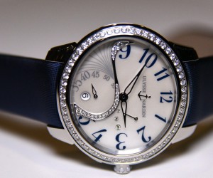 展现女性美 品鉴雅典表《玉玲珑》不锈钢腕表