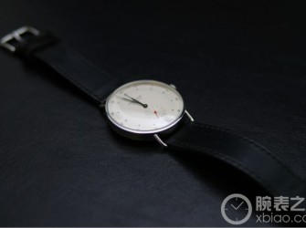 文艺气质偷偷笑   nomos1102