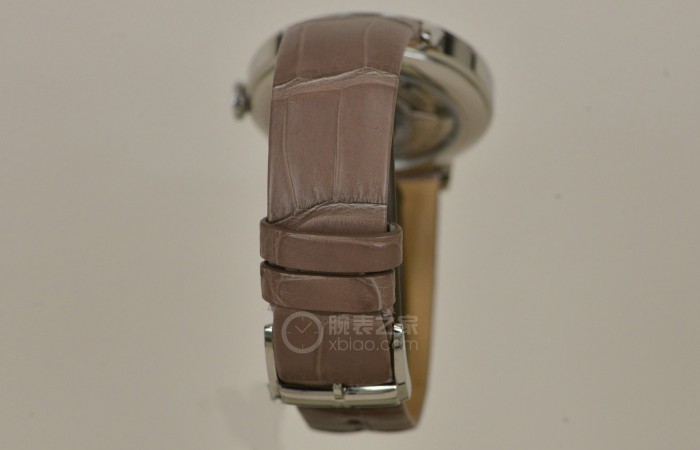 简洁别具一格 品评名流克莱斯麦系列产品精钢镶金女性腕表