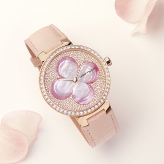 戴上COLOR BLOSSOM系列珠宝腕表 感受甜美的粉蓝色时光