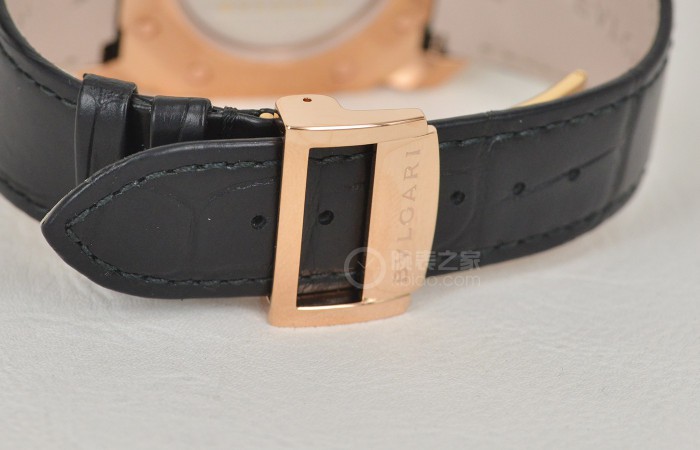 简洁与众不同佳作 品评梵克雅宝OCTO系列产品玫瑰金色腕表