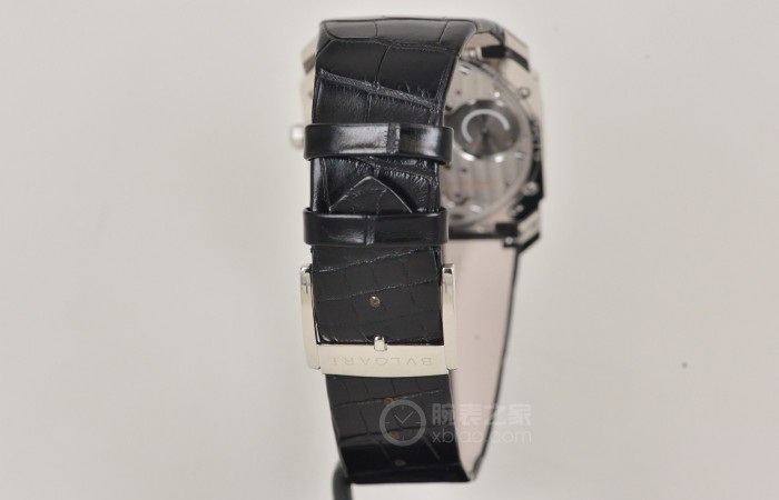 硬实时尚潮流 品评宝格丽OCTO系列产品小表针镶金腕表