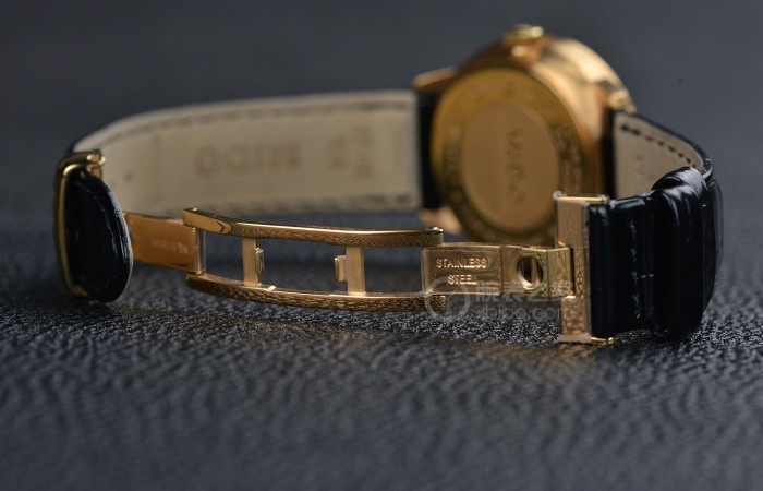创国基]雅致时尚潮流 品评美度指挥官系列产品不锈钢板电镀金女性腕表