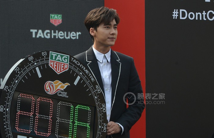 泰格豪雅携手品牌形象大使李易峰揭幕中超联赛全新计时牌