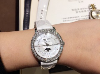 送自己的新年礼物 女表友入手宝珀3663