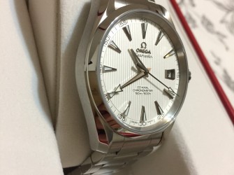 给家长的新年礼物 欧米茄海马白盘42mm