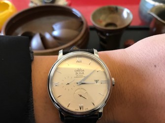 趁着生日又加入一块表 欧米茄蝶飞带动显