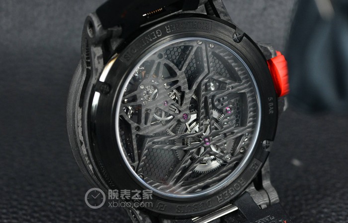 全新魅力 品评罗杰杜彼Excalibur系列碳纤维腕表