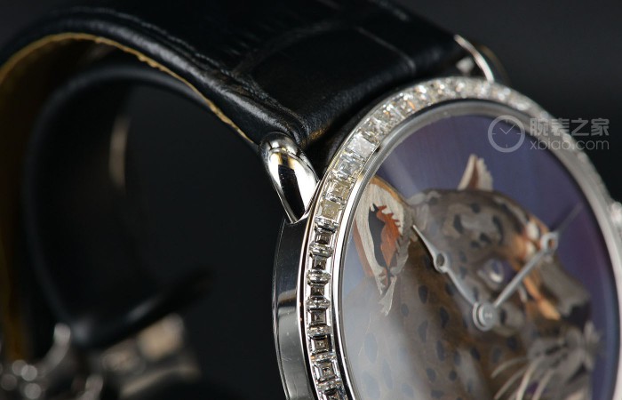 巧夺天工的烈火造型艺术 卡地亚手表RONDE LOUIS CARTIER焰金工艺猎豹装饰设计腕表
