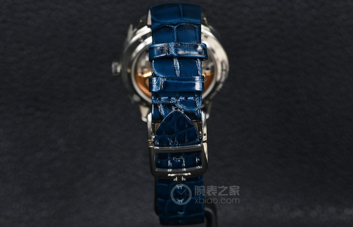 香九龄]纯粹蔚蓝优雅的 品评积家约会系列产品月相腕表中小型款精钢腕表