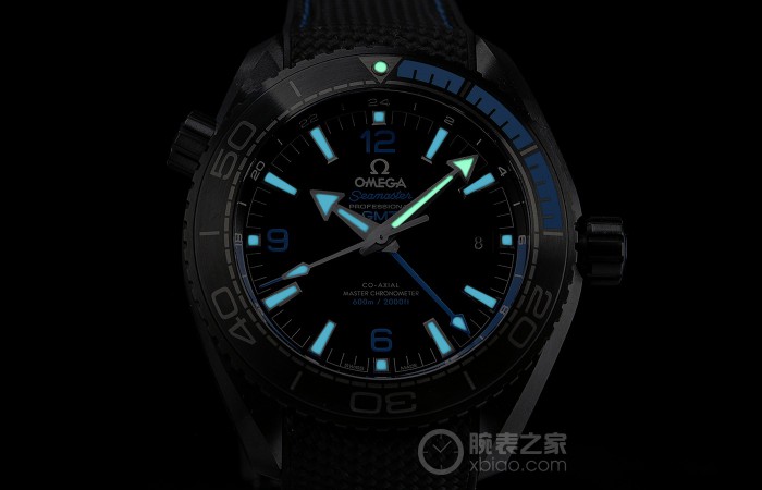 潜水的不二之选 欧米茄海马系列海洋宇宙“深海之黑”腕表