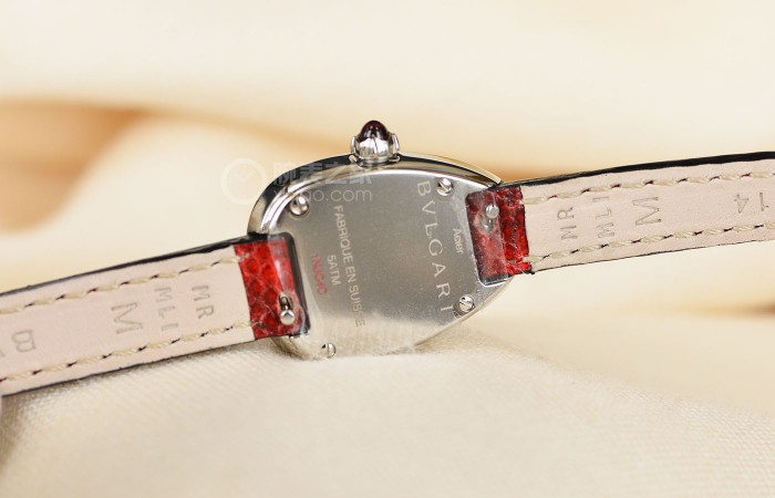 蜿蜒曲折旋转中独特的魅力 品评宝格丽SERPENTI系列产品腕表