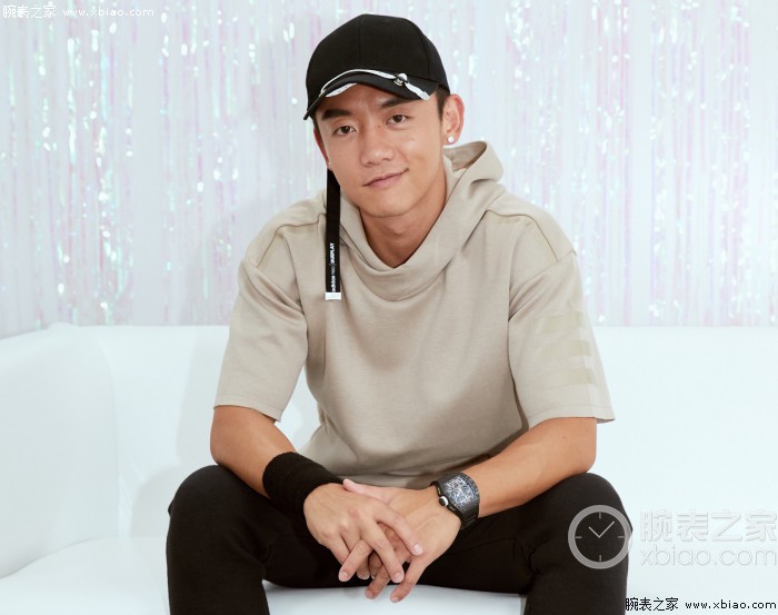 刘涛王珂戴情侣表 用这一招公布恋情的CP真不少