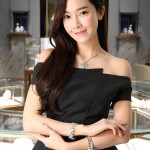 人气演员、歌手郑秀妍Jessica优雅出席CHAUMET台北101购物中心全新概念店揭幕仪式