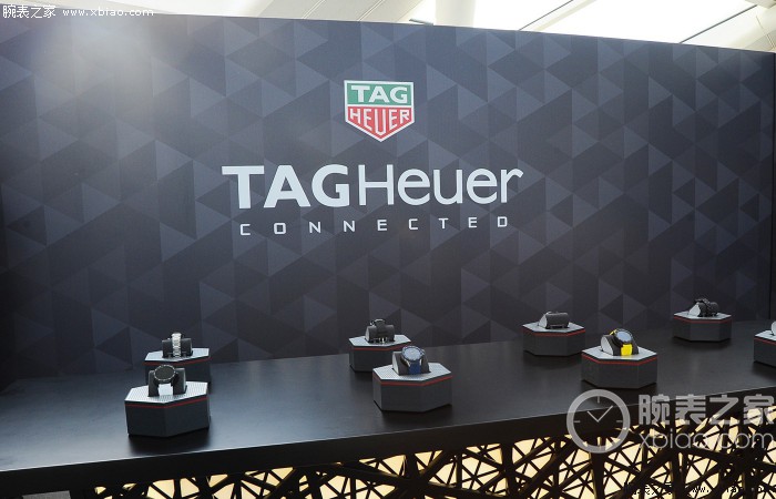 笑逐颜开」智能联接永恒 TAG Heuer 泰格豪雅携手全球品牌大使Angelababy共同发布TAG Heuer Connected  Modular 41智能腕表