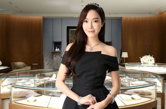 人气演员、歌手郑秀妍Jessica优雅出席CHAUMET台北101购物中心全新概念店揭幕仪式