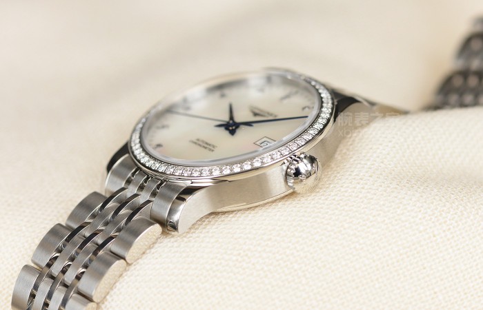 寓褒贬|雅致与非凡 品评浪琴手表开创者系列产品女士镶金腕表
