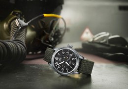 创意推动时间 ORIS豪利时大表冠飞行员世界时腕表，用表圈推动的世界时