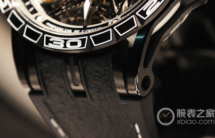不惧探寻 实拍视频罗杰杜彼Excalibur Spider Pirelli自动上链镂空腕表—白色