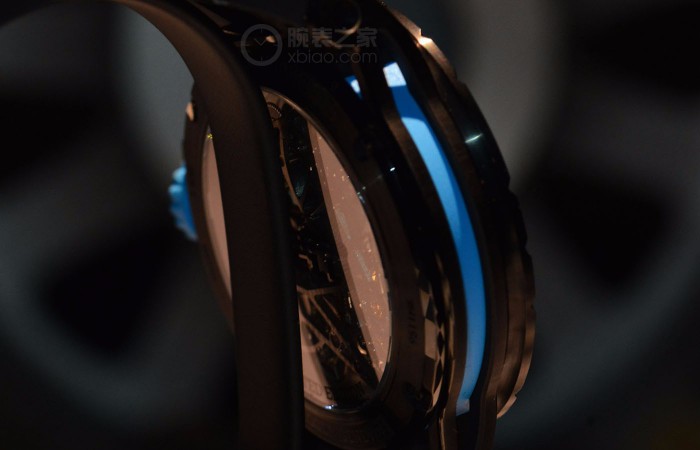 性本善]魅不可挡的机器想象  品评罗杰杜彼霸者系列产品蓝色镂空腕表