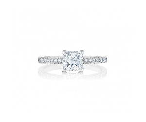 订婚钻戒那么多，用心形钻石表达爱是最浪漫的方式