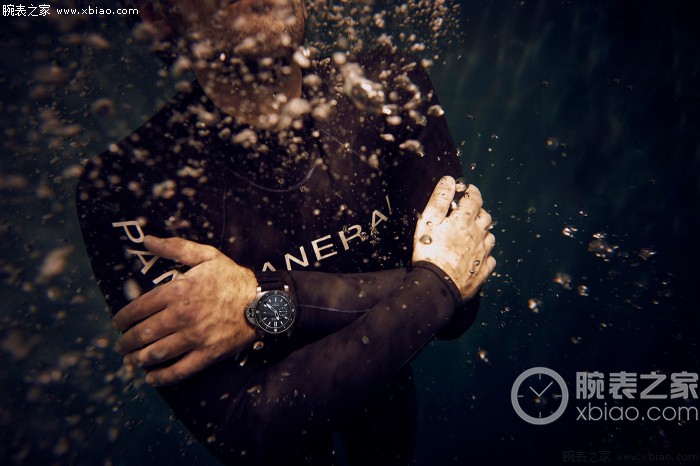 比极限值深10米 再次创下自由潜水神话传说 采访沛纳海全世界品牌使者GUILLAUME NéRY老先生