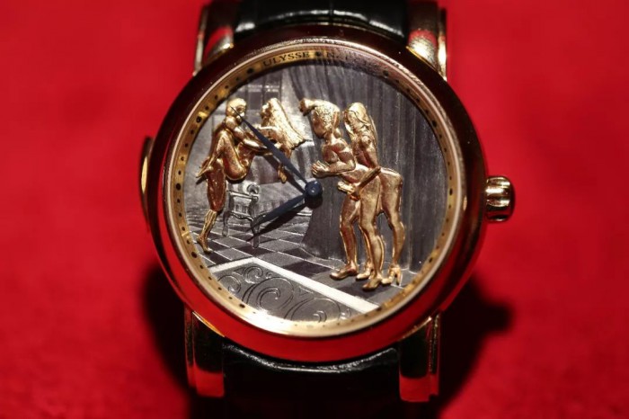 无所不用其极：刘强东又拿下一个奢侈品腕表——雅典？