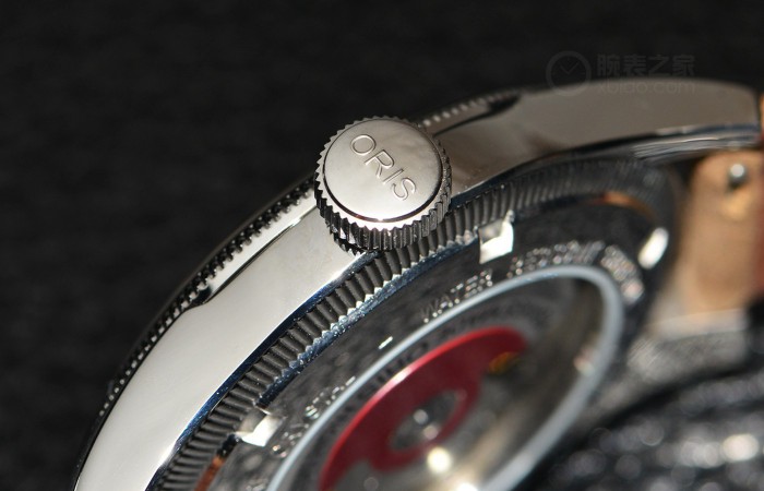复古时尚、典雅的“清新自然” 品评豪利时大表冠指针式日历腕表